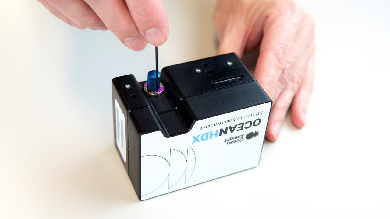 Changing a Slit in an Ocean Insight Ocean HDX Miniature Spectrometer