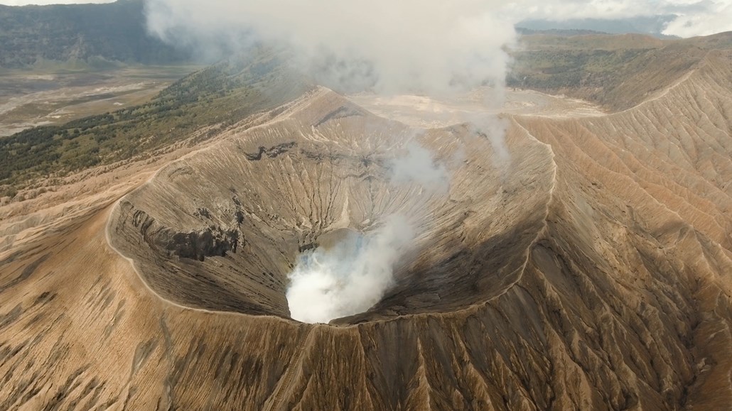 吸烟火山排放