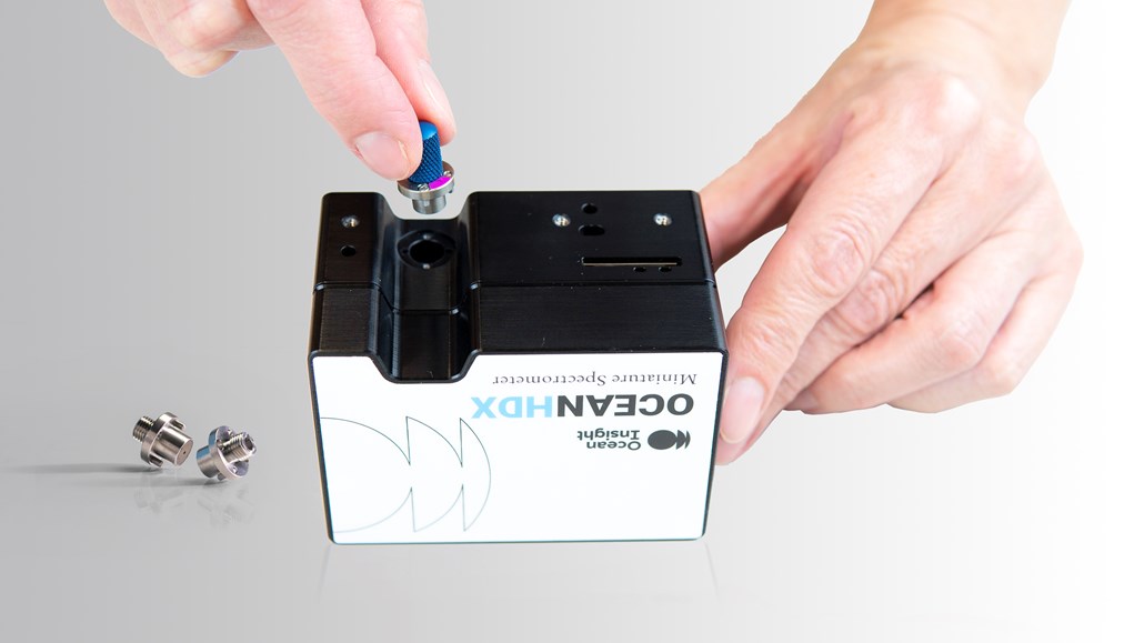 changing slit on a spectrometer